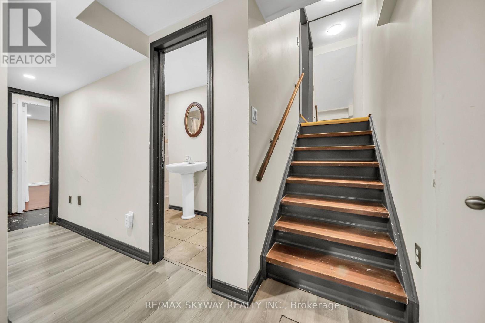 2055 BLUE RIDGE CRESCENT - 39