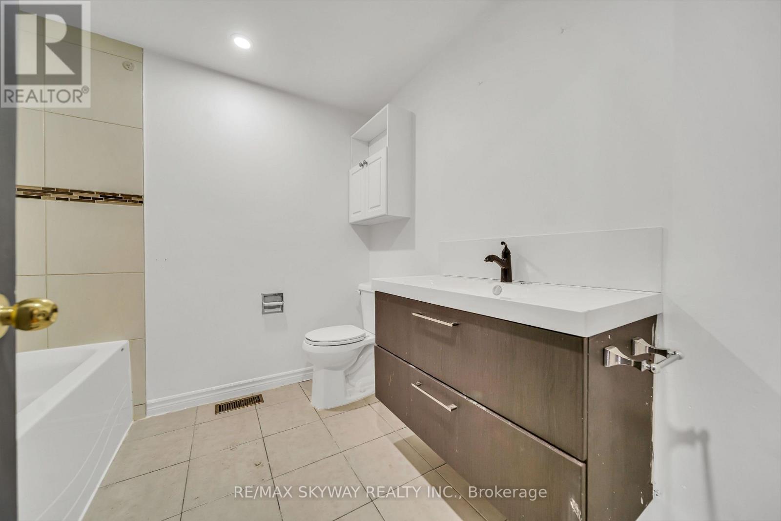 2055 BLUE RIDGE CRESCENT - Image 35