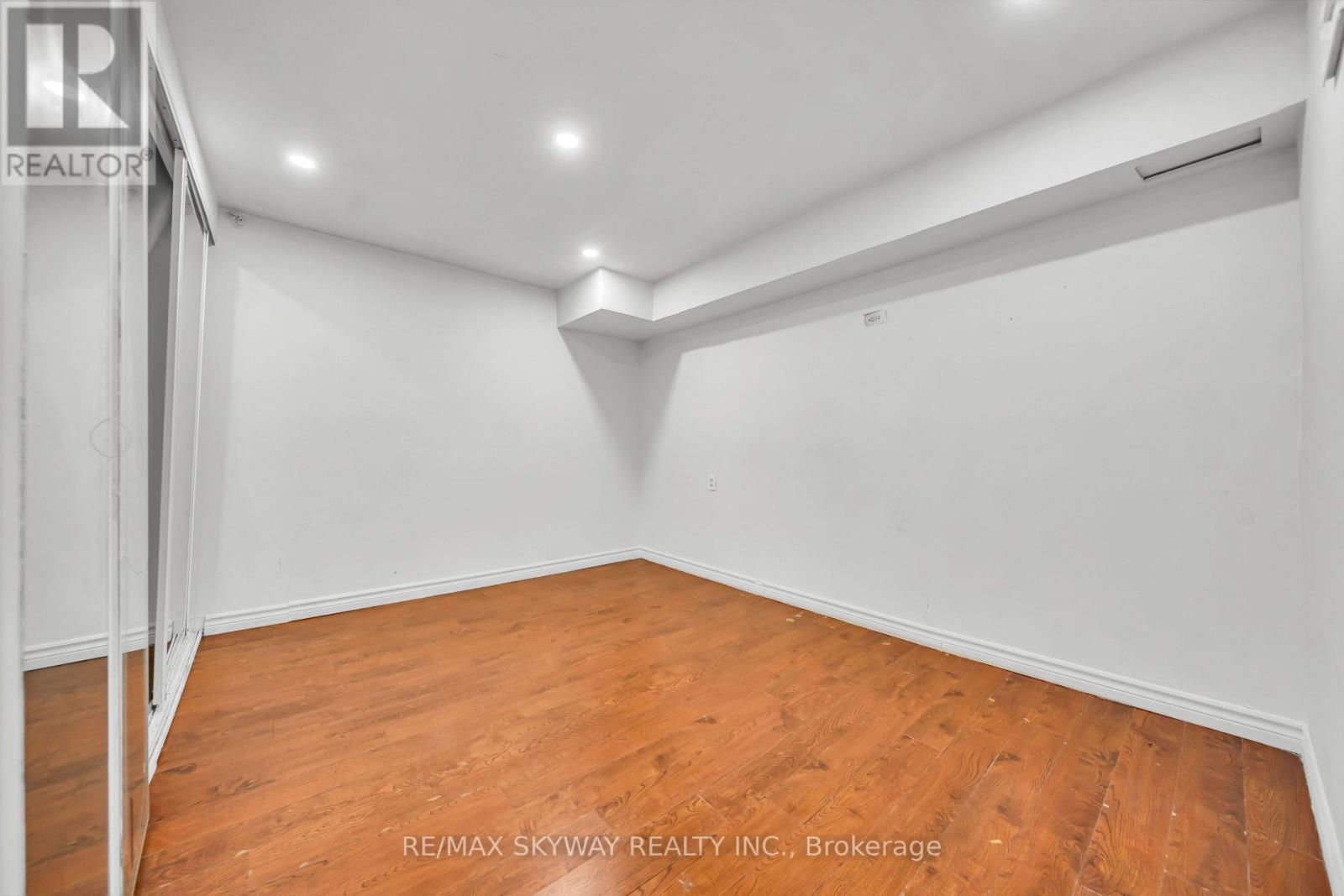 2055 BLUE RIDGE CRESCENT - 43