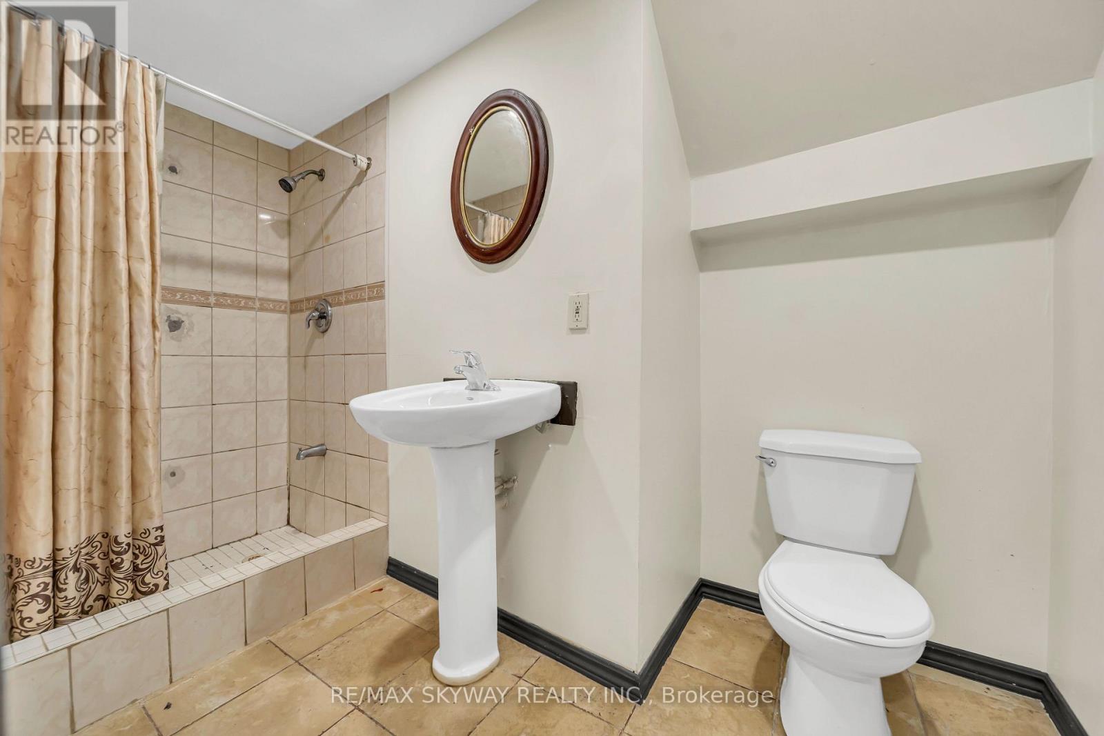 2055 BLUE RIDGE CRESCENT - Image 40