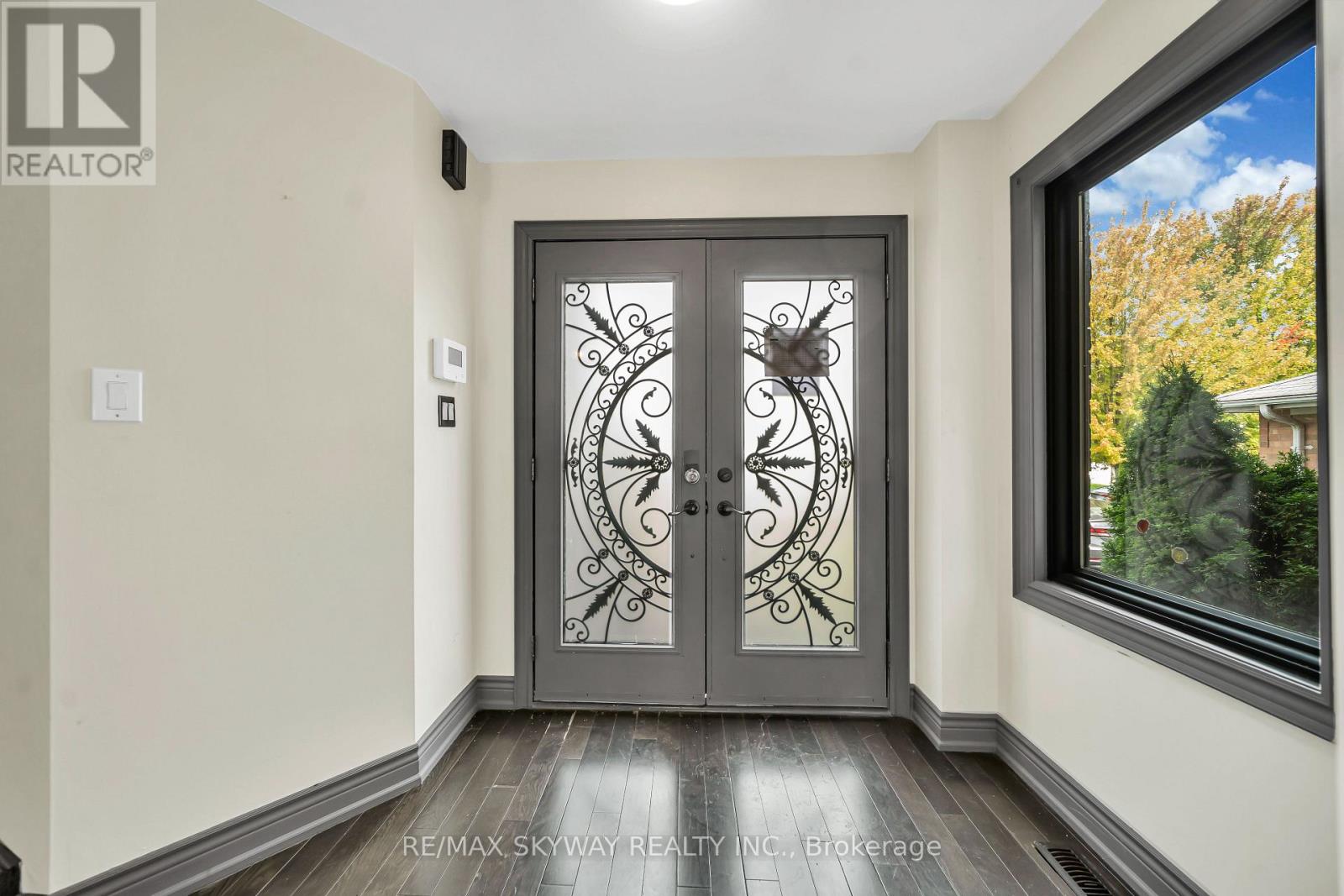 2055 BLUE RIDGE CRESCENT - 9