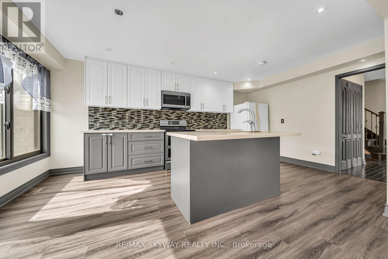 2055 BLUE RIDGE CRESCENT - Image 26