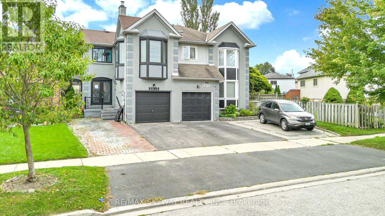 2055 BLUE RIDGE CRESCENT - 3
