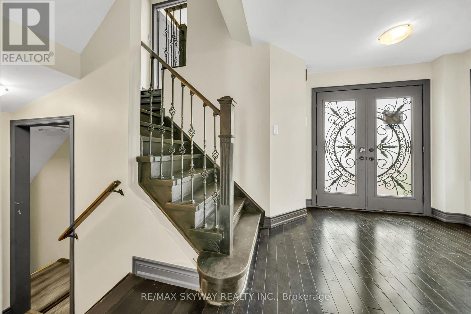 2055 BLUE RIDGE CRESCENT - Image 11