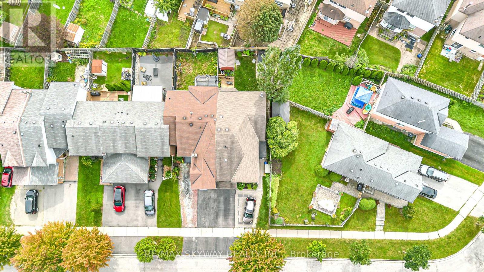 2055 BLUE RIDGE CRESCENT - 46