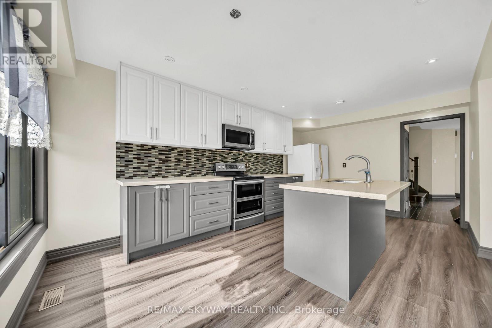2055 BLUE RIDGE CRESCENT - 15
