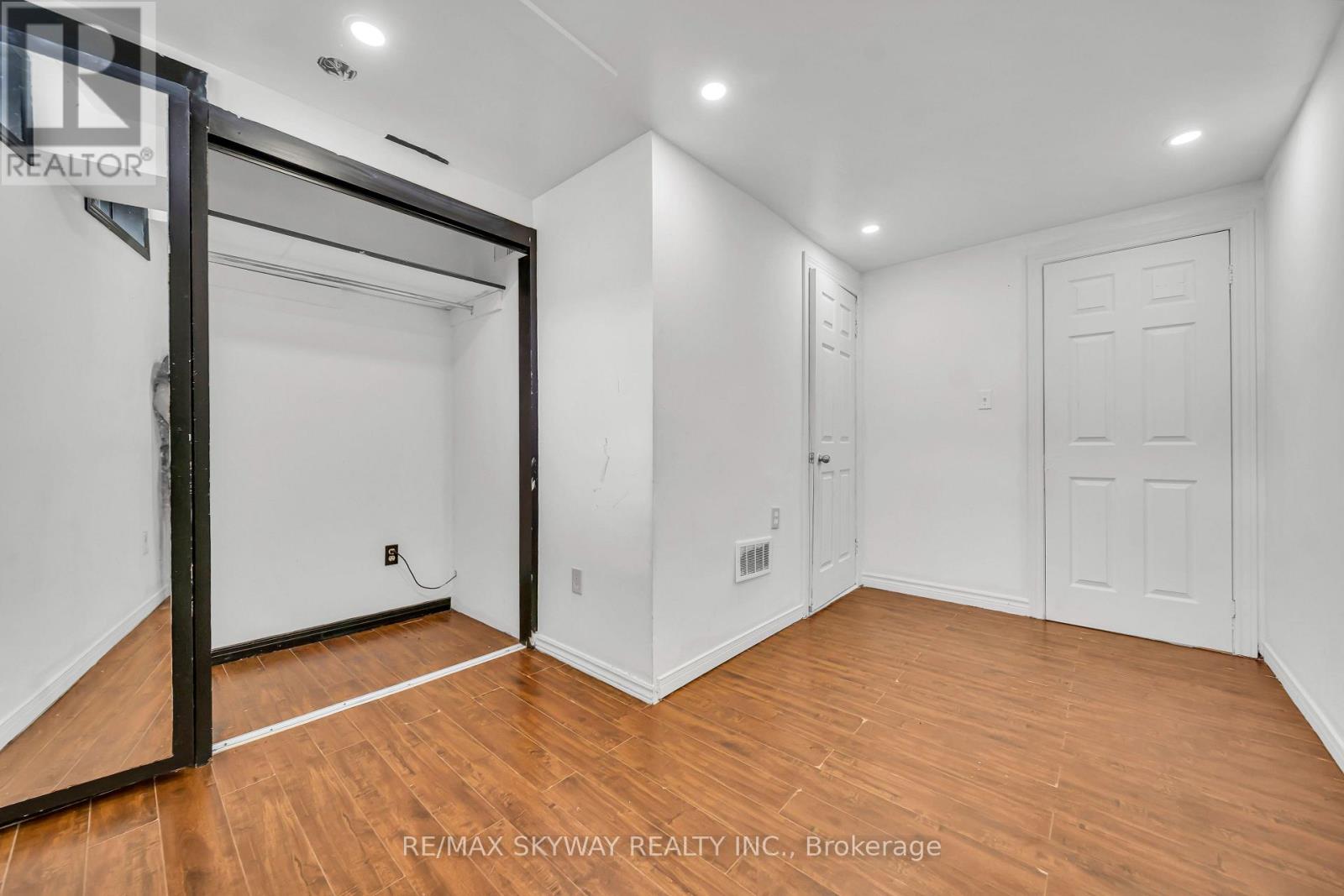 2055 BLUE RIDGE CRESCENT - Image 42