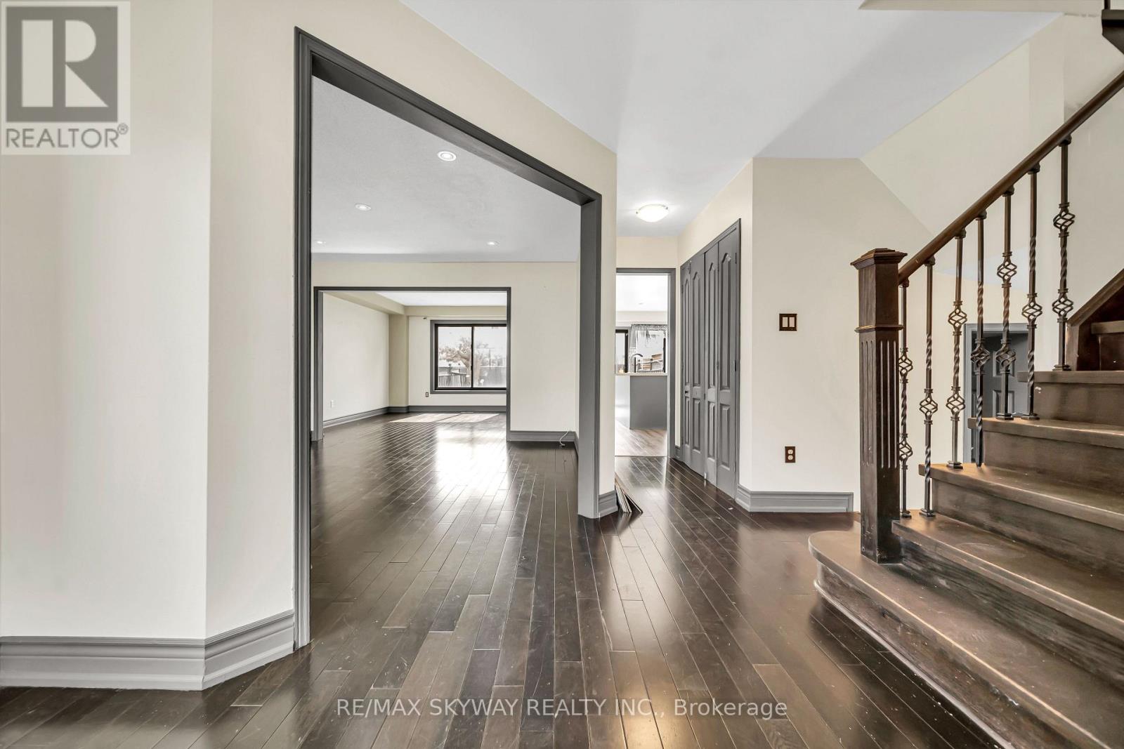 2055 BLUE RIDGE CRESCENT - Image 23