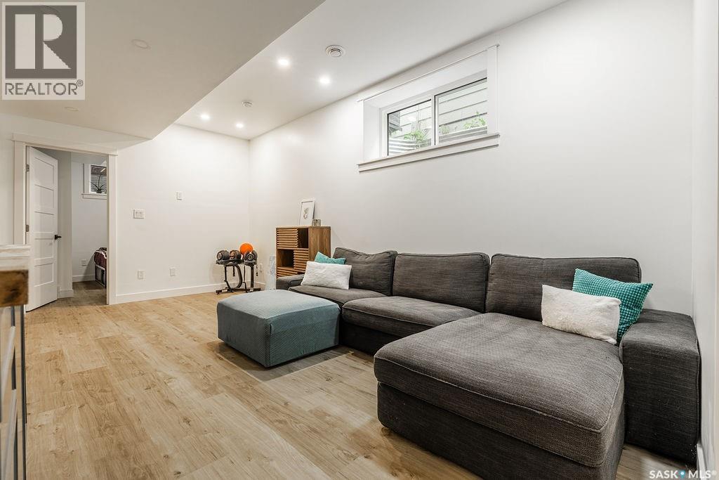 109 Bottomley AVENUE N - 38