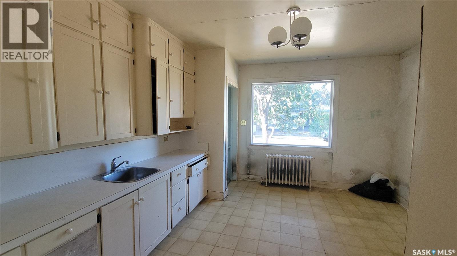 421 29th STREET W, Saskatoon — photo 8