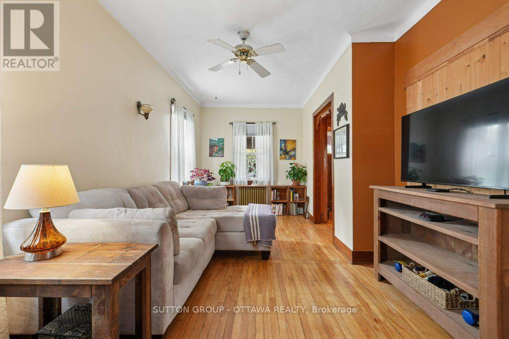 23 PINEHURST AVENUE - 17