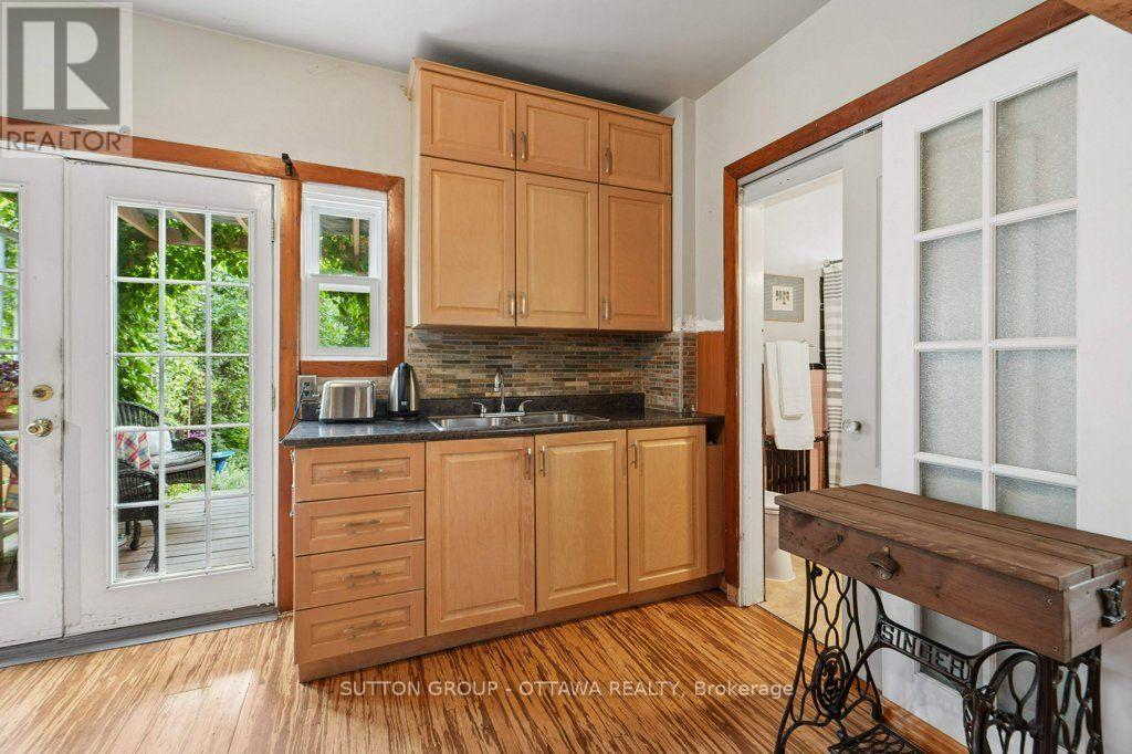 23 PINEHURST AVENUE - 24