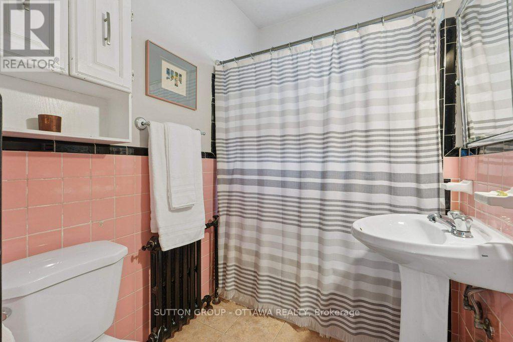 23 PINEHURST AVENUE - 27