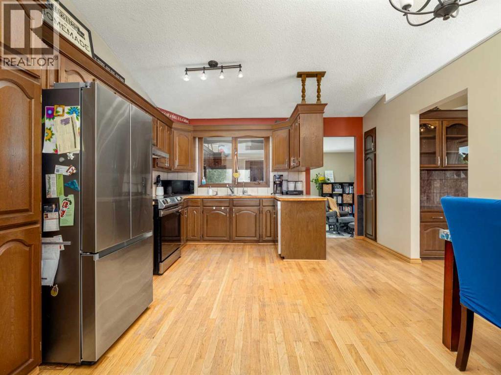 46 Laval Court W photo 12