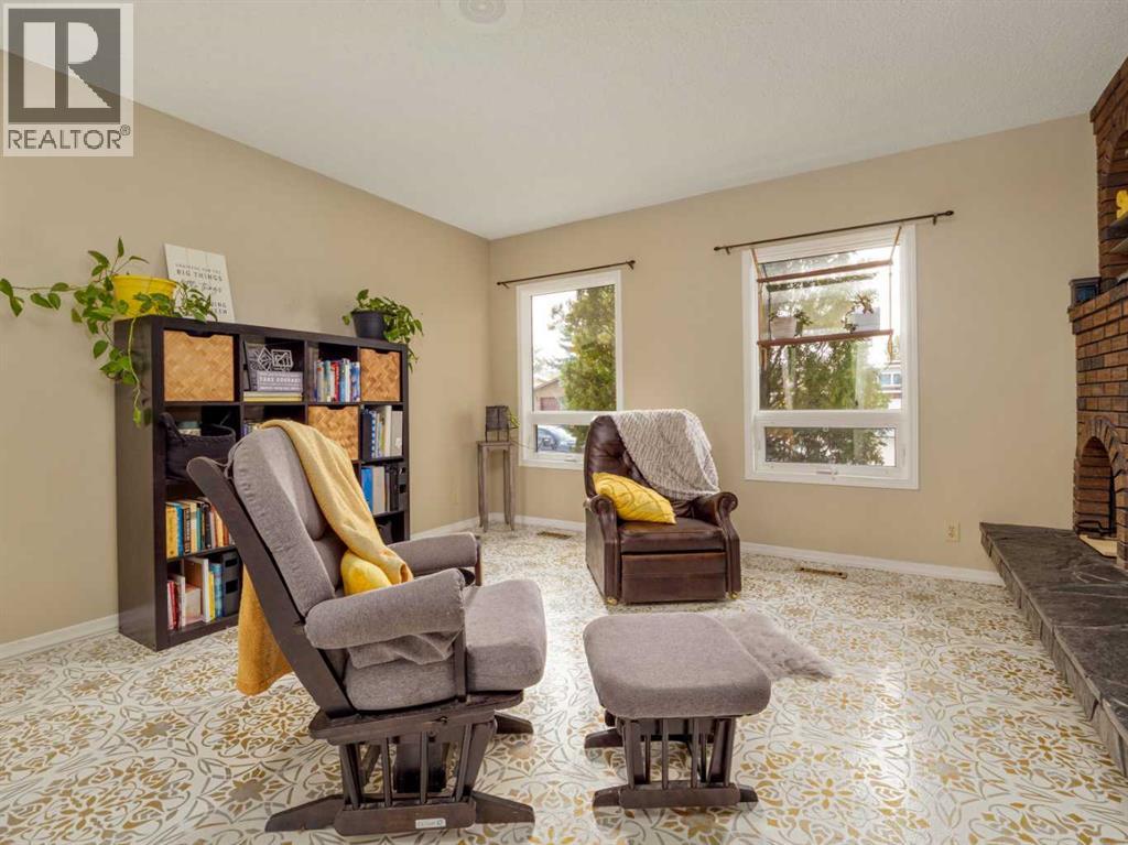 46 Laval Court W photo 17