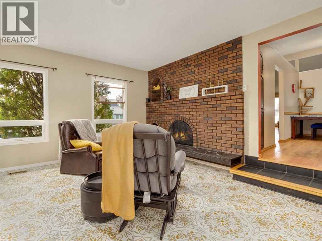 46 Laval Court W photo 18