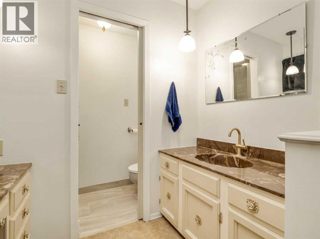 46 Laval Court W photo 24