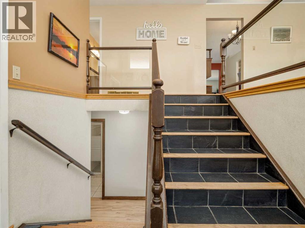 46 Laval Court W photo 3