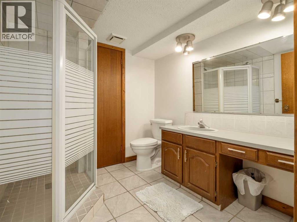 46 Laval Court W photo 33