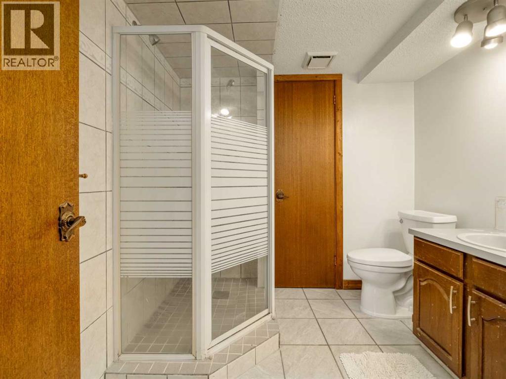 46 Laval Court W photo 35