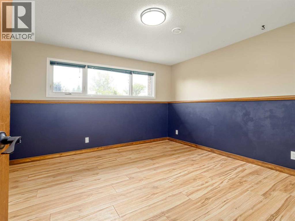 46 Laval Court W photo 37