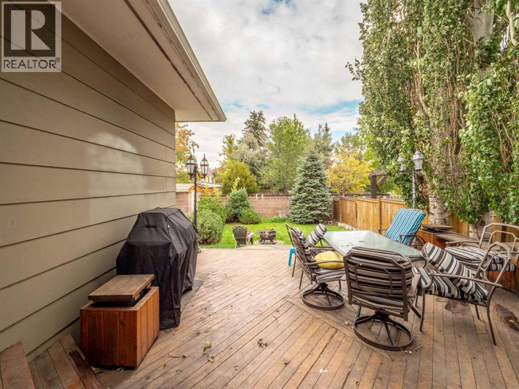 46 Laval Court W photo 43