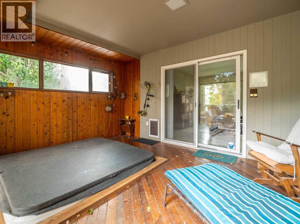46 Laval Court W photo 44