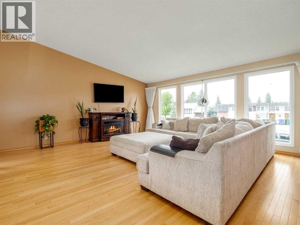 46 Laval Court W photo 5