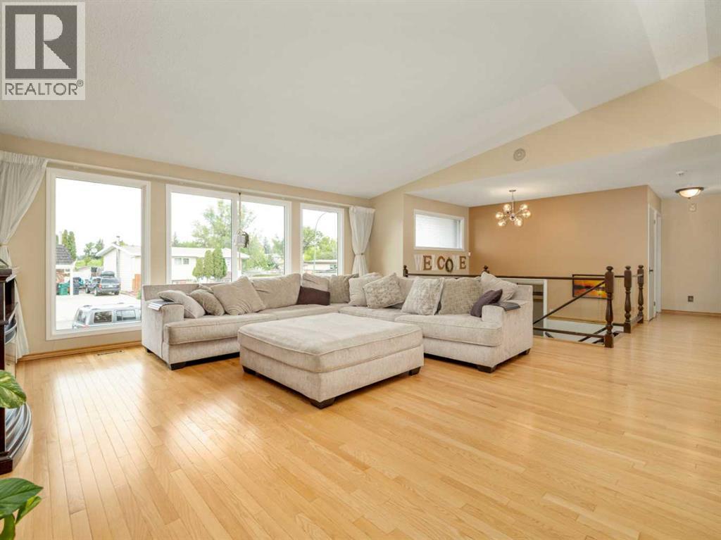 46 Laval Court W photo 7