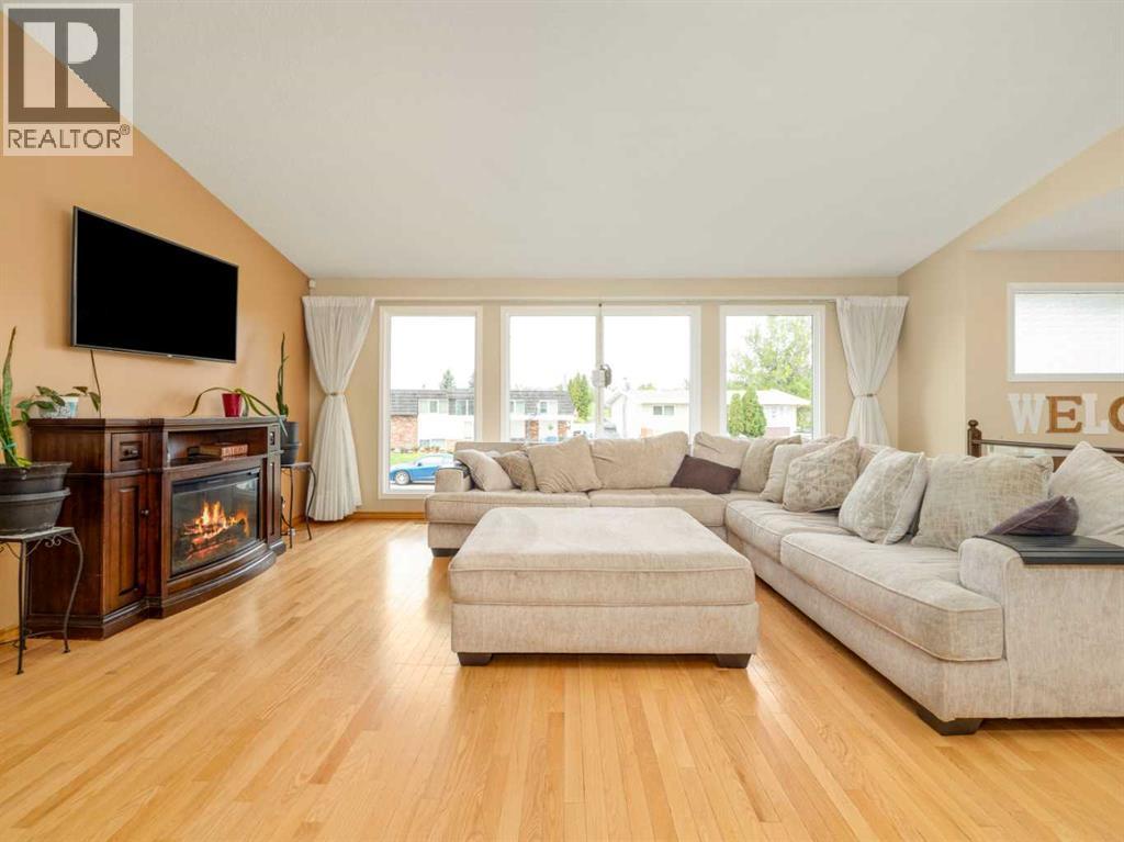 46 Laval Court W photo 8