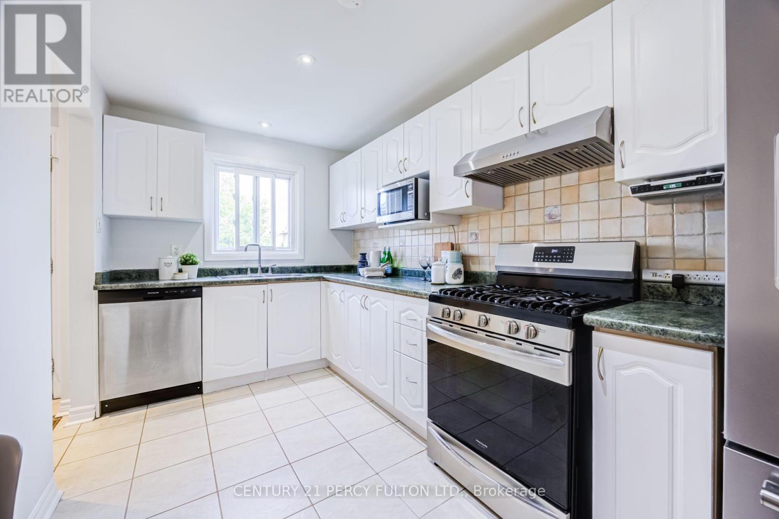 608 Beckworth Square, Pickering, ON photo 10