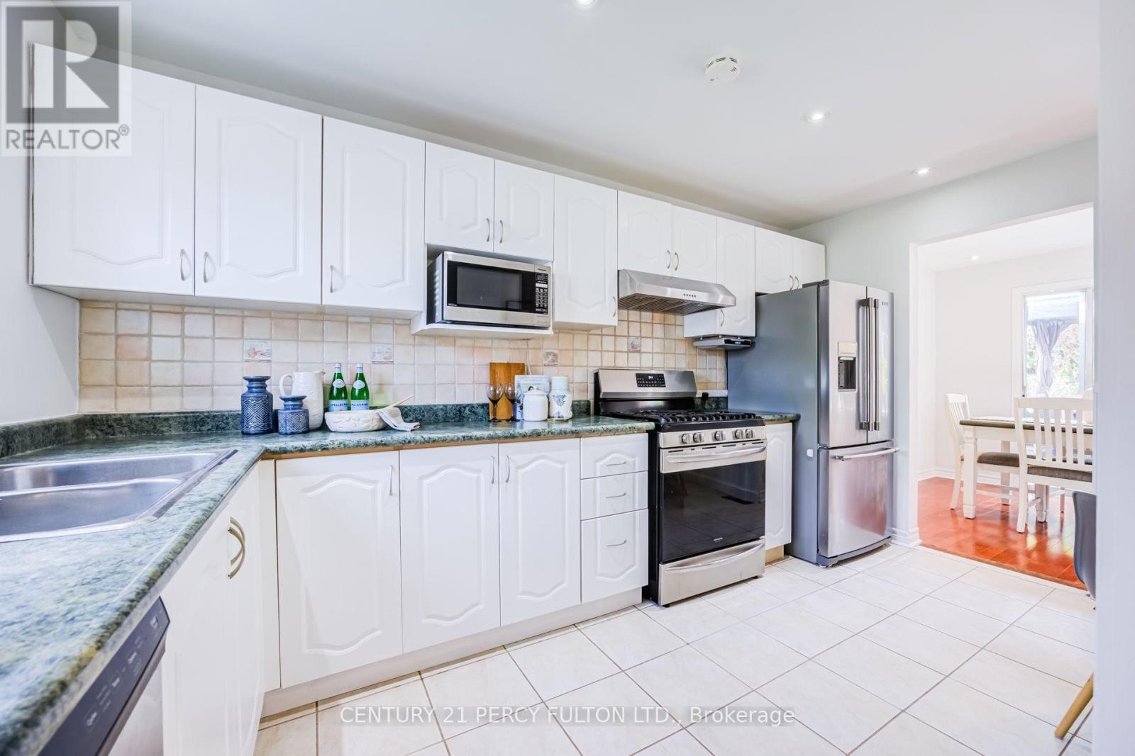 608 Beckworth Square, Pickering, ON photo 11
