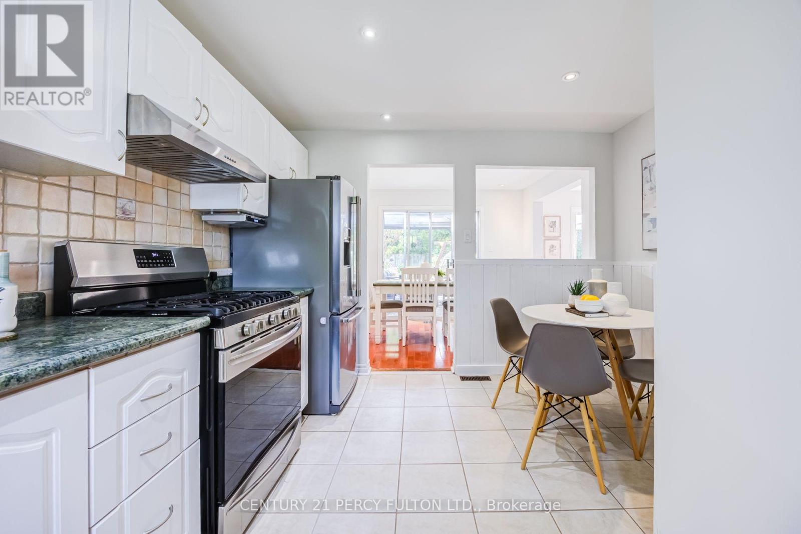 608 Beckworth Square, Pickering, ON photo 12
