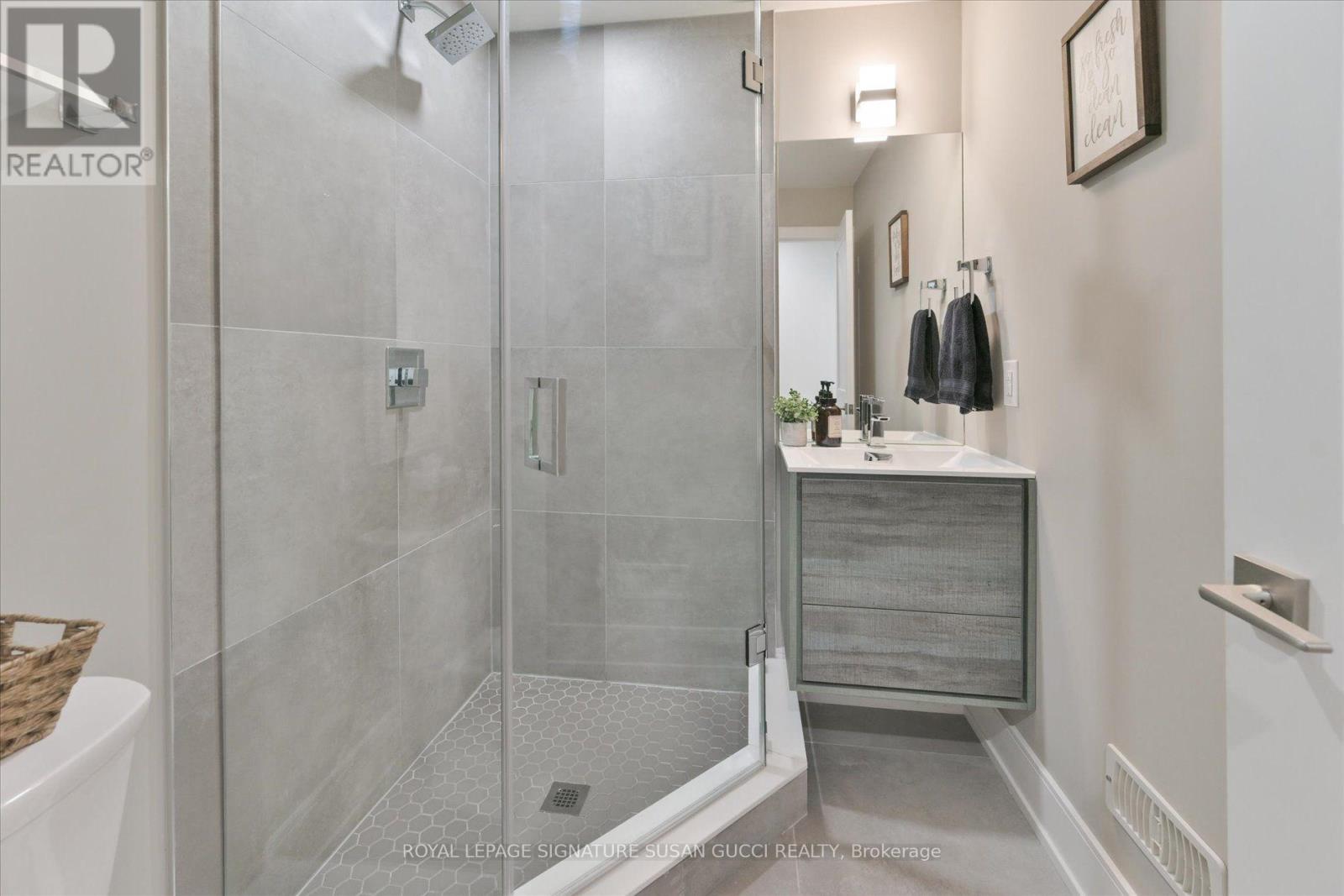 7A EVERETT CRESCENT - Image 29