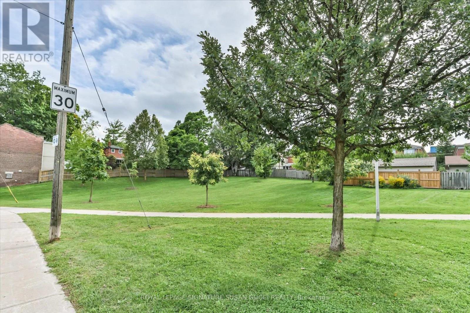 7A EVERETT CRESCENT - 36