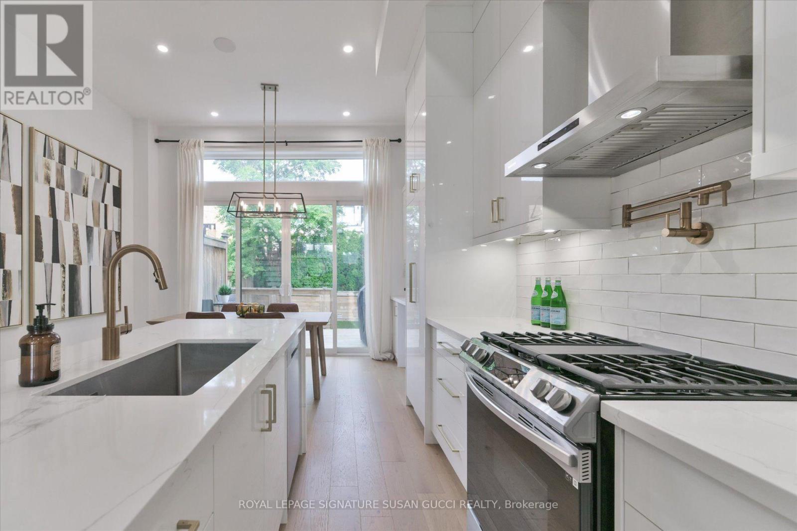 7A EVERETT CRESCENT - 9
