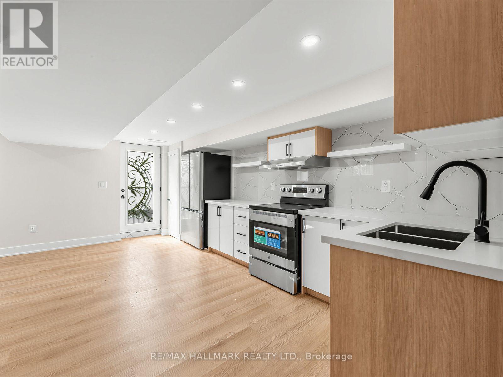 109 GLENCREST BOULEVARD - Image 32