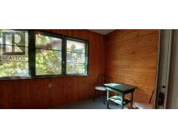 Enclosed porch - 616 Cliff Street, Bella Coola, BC V0T1C0 Photo 8