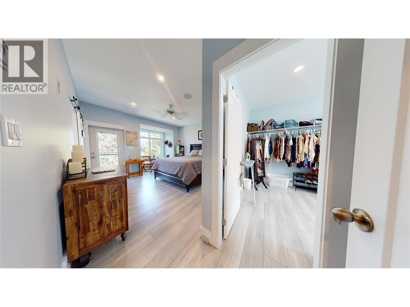  2526 Waverly Drive, Blind Bay