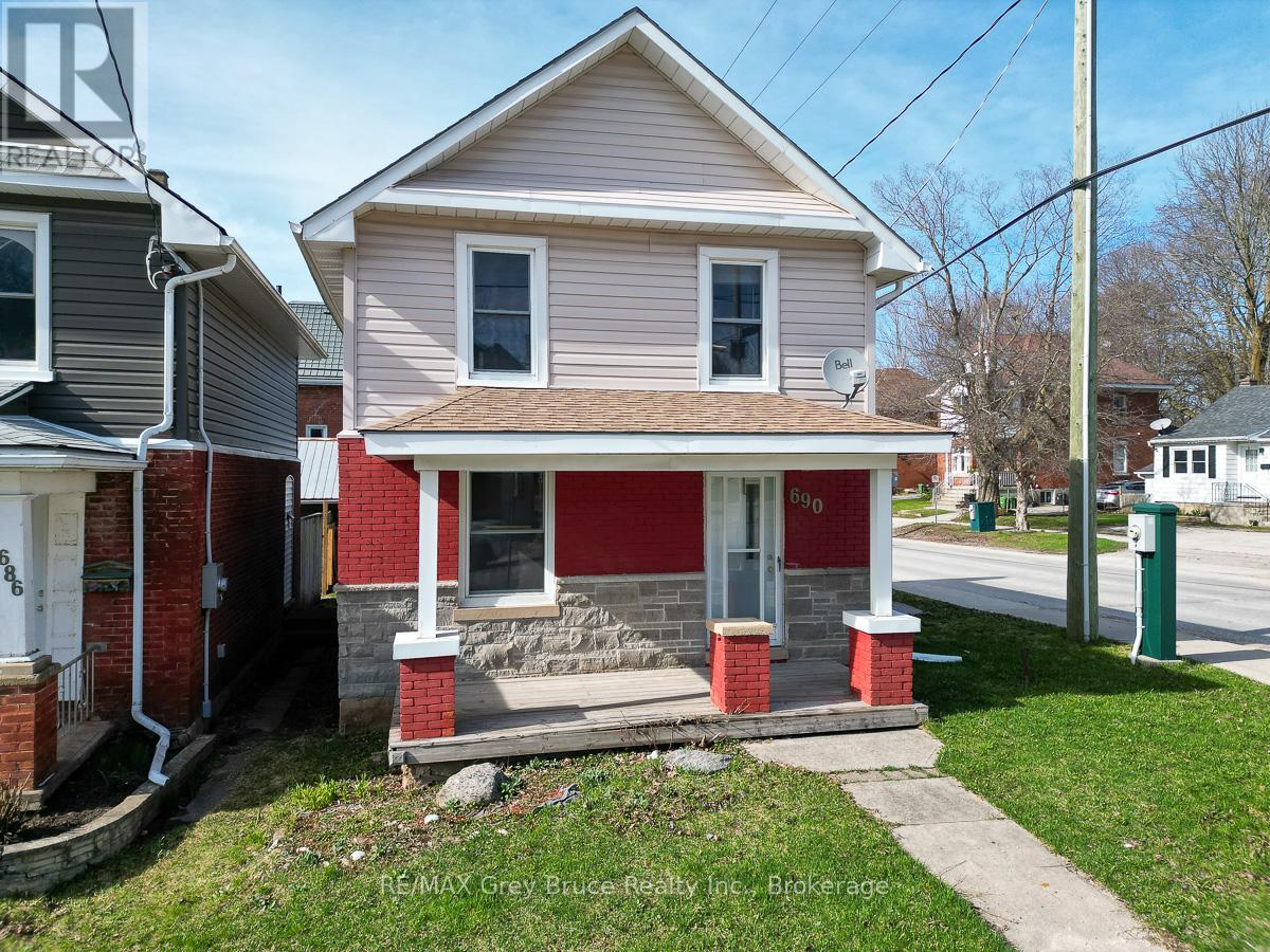 690 8th Street East, Owen Sound, Ontario, N4K1L8, Owen Sound, Ontario — photo 2 of 5