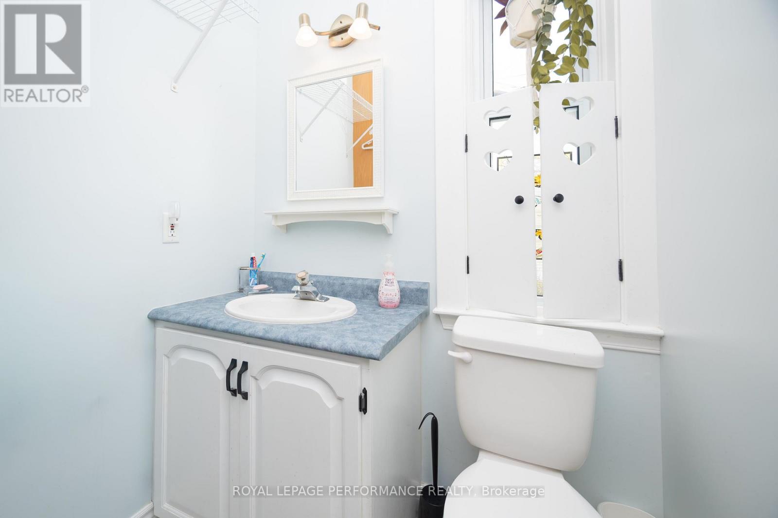 174 MAIN STREET S - 44