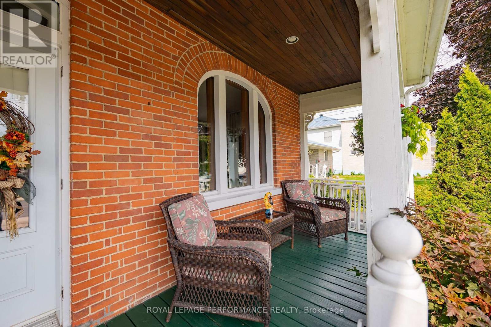 174 MAIN STREET S - 5