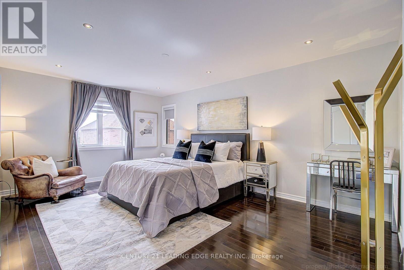 9 FLORELLE DRIVE - 25