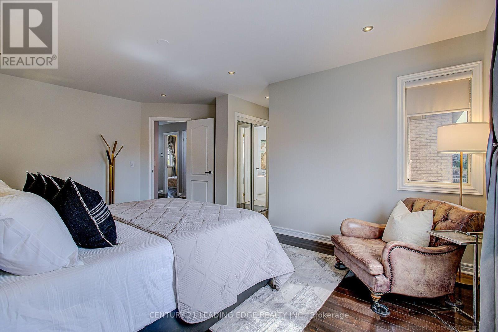 9 FLORELLE DRIVE - 27