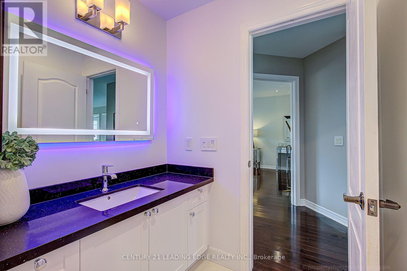 9 FLORELLE DRIVE - 33