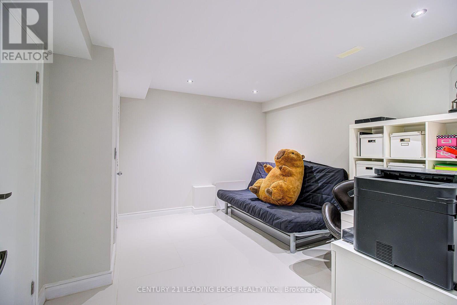 9 FLORELLE DRIVE - 41