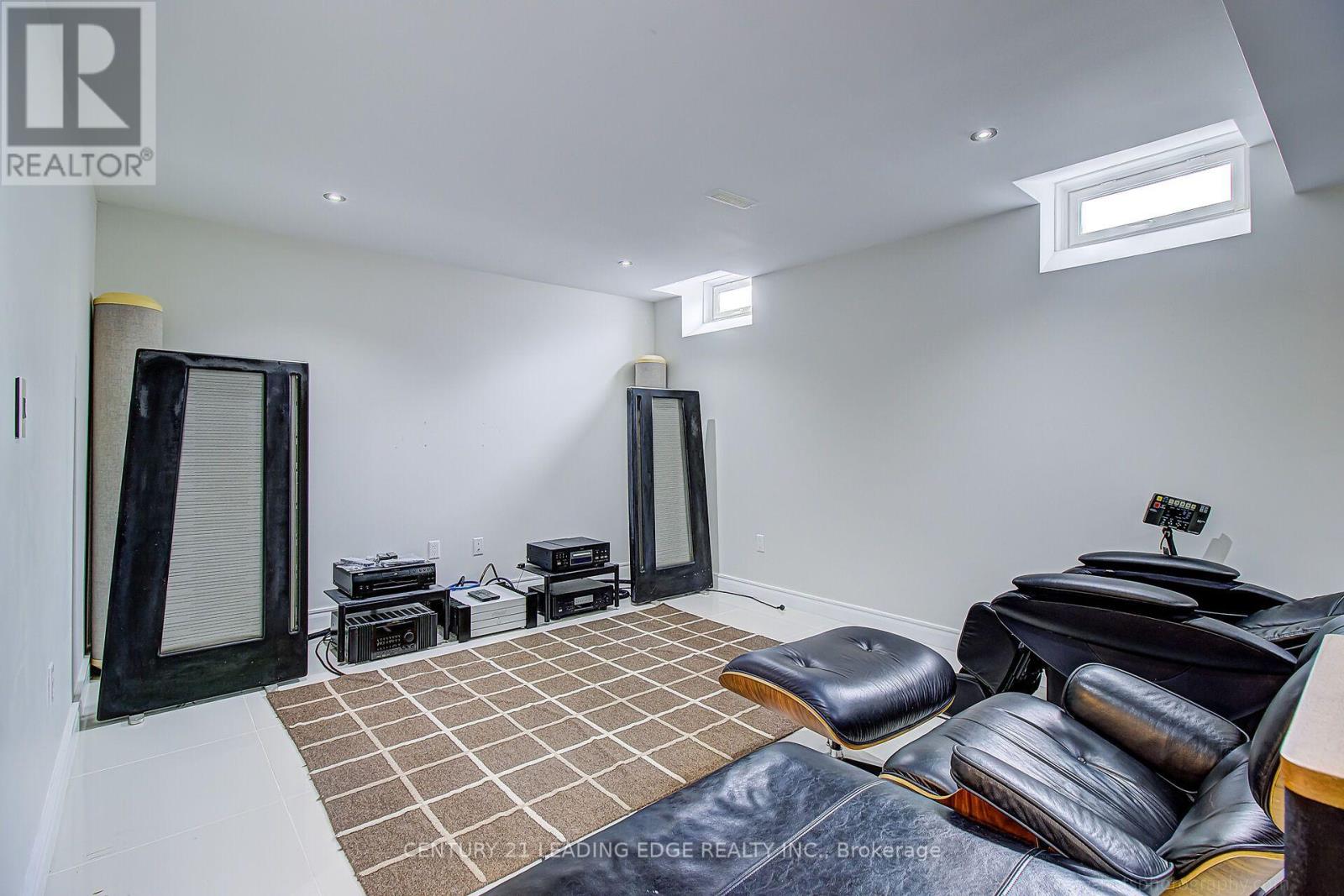 9 FLORELLE DRIVE - 45