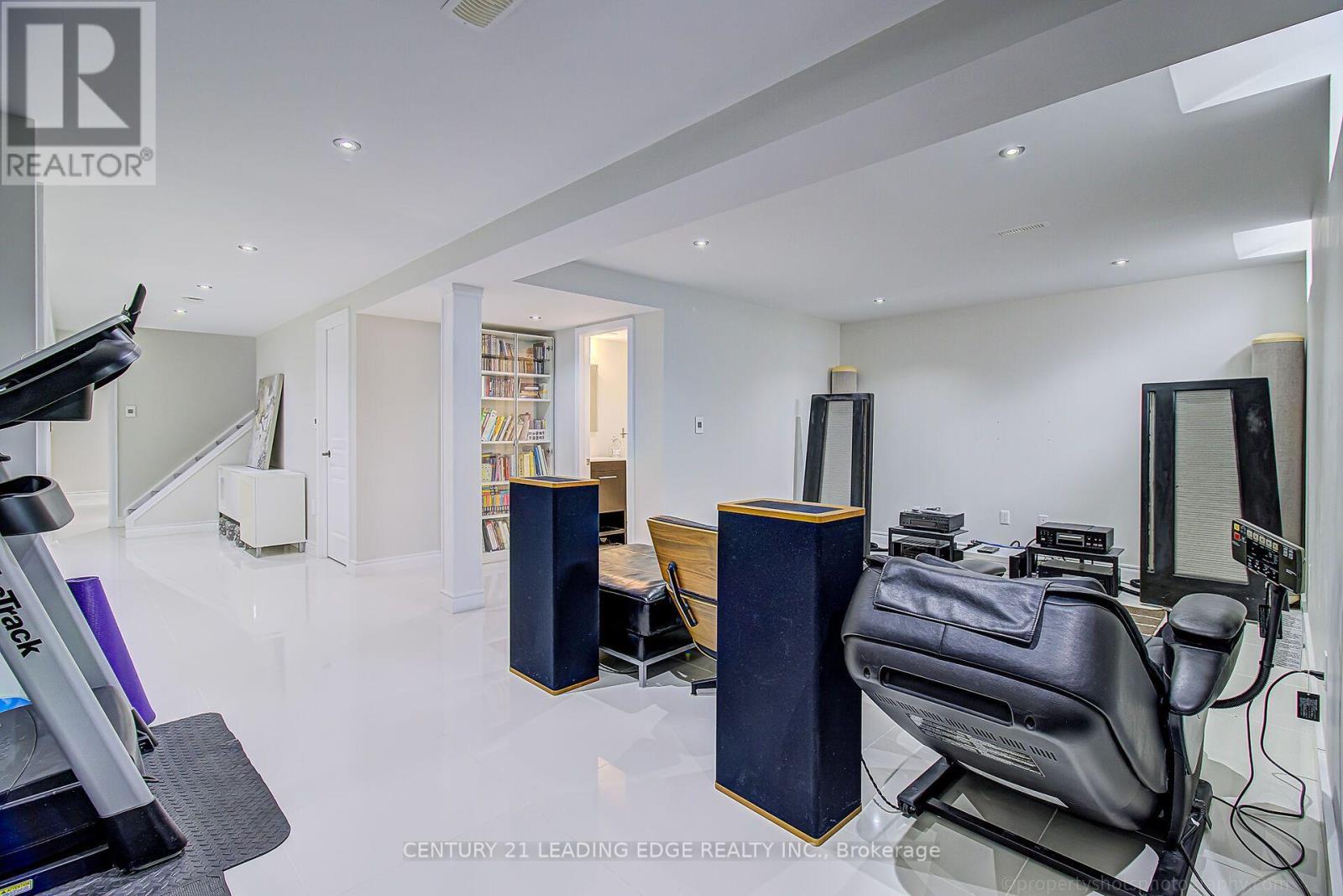 9 FLORELLE DRIVE - 46