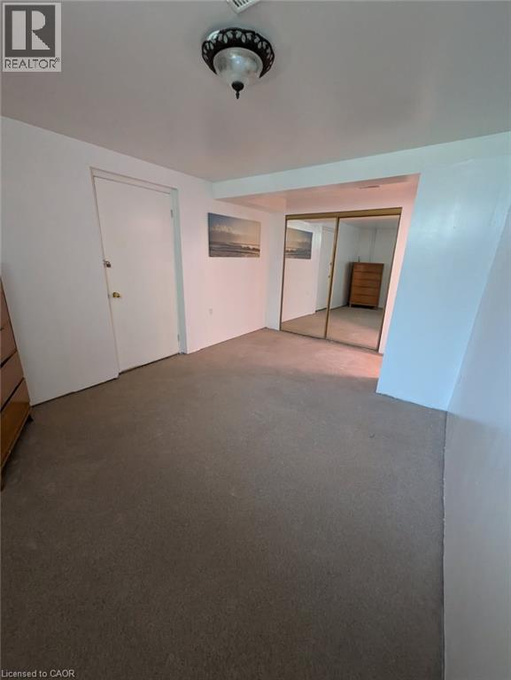 64 WINNETT Street N - 50