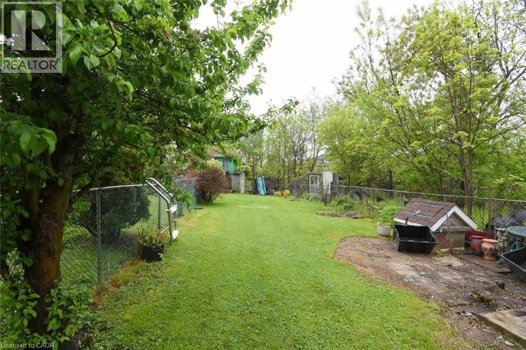 64 WINNETT Street N - 37